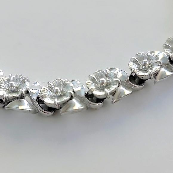 Vintage Lisner Choker - Picture 2 of 3